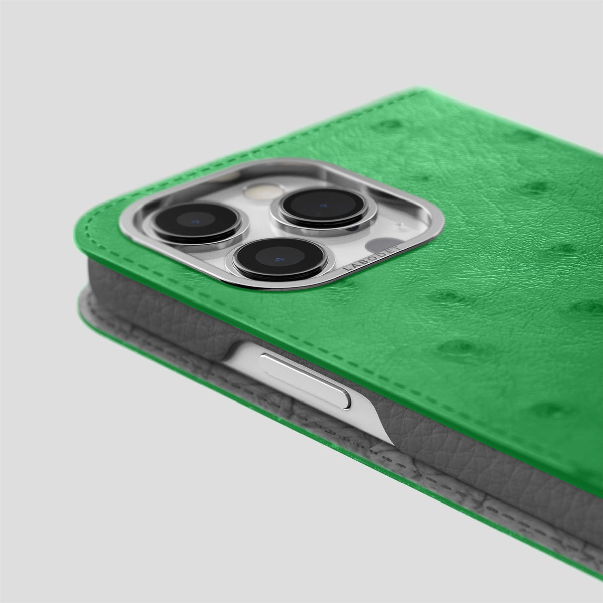 Kentucky Green iPhone 15 Pro Folio Case Ostrich with Steel Metal -5 | Kentucky-Green-Steel