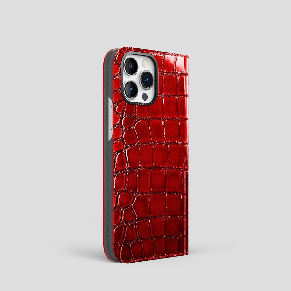 Burgundy iPhone 15 Pro Folio Magsafe Case Patina Alligator with Black Metal -1 | Burgundy-Black