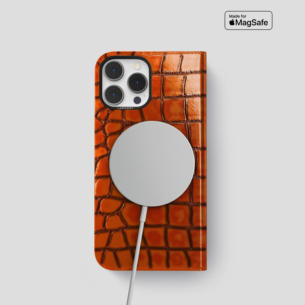Clay-Court iPhone 15 Pro Folio Magsafe Case Patina Alligator with Black Metal -3 | Clay-Court-Black