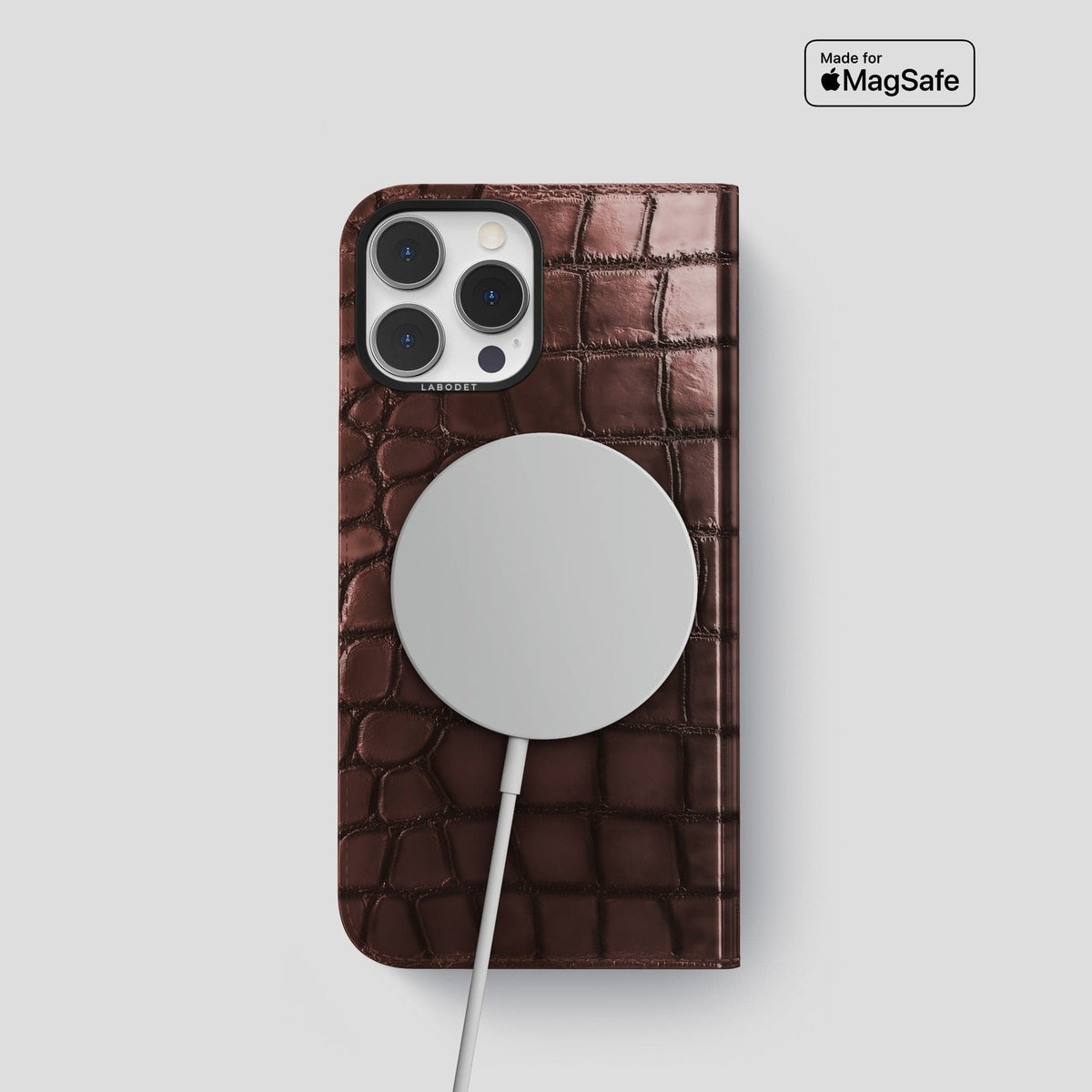 Grape-Wine iPhone 15 Pro Folio Magsafe Case Patina Alligator with Black Metal -3 | Grape-Wine-Black