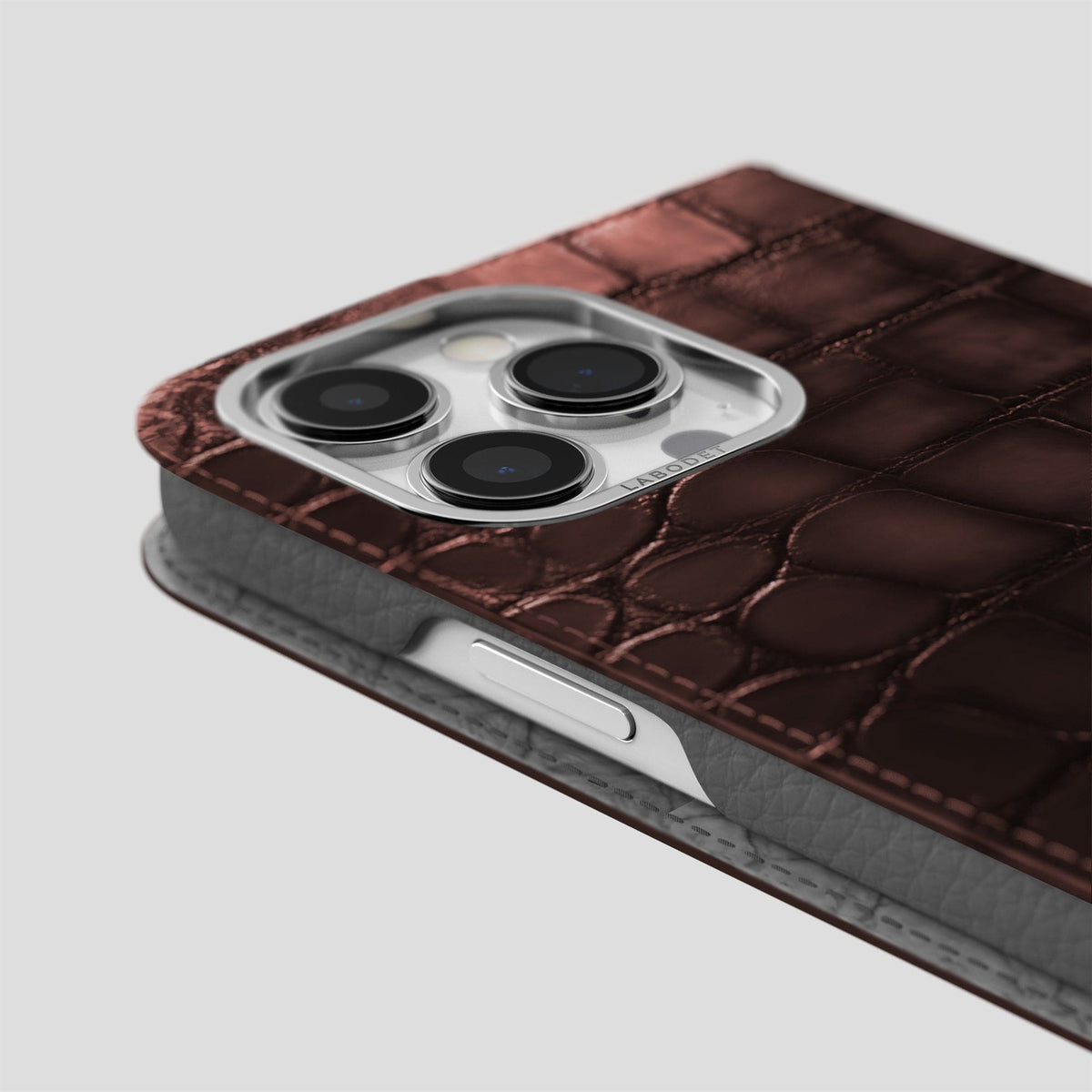 Grape-Wine iPhone 15 Pro Folio Magsafe Case Patina Alligator with Steel Metal -5 | Grape-Wine-Steel
