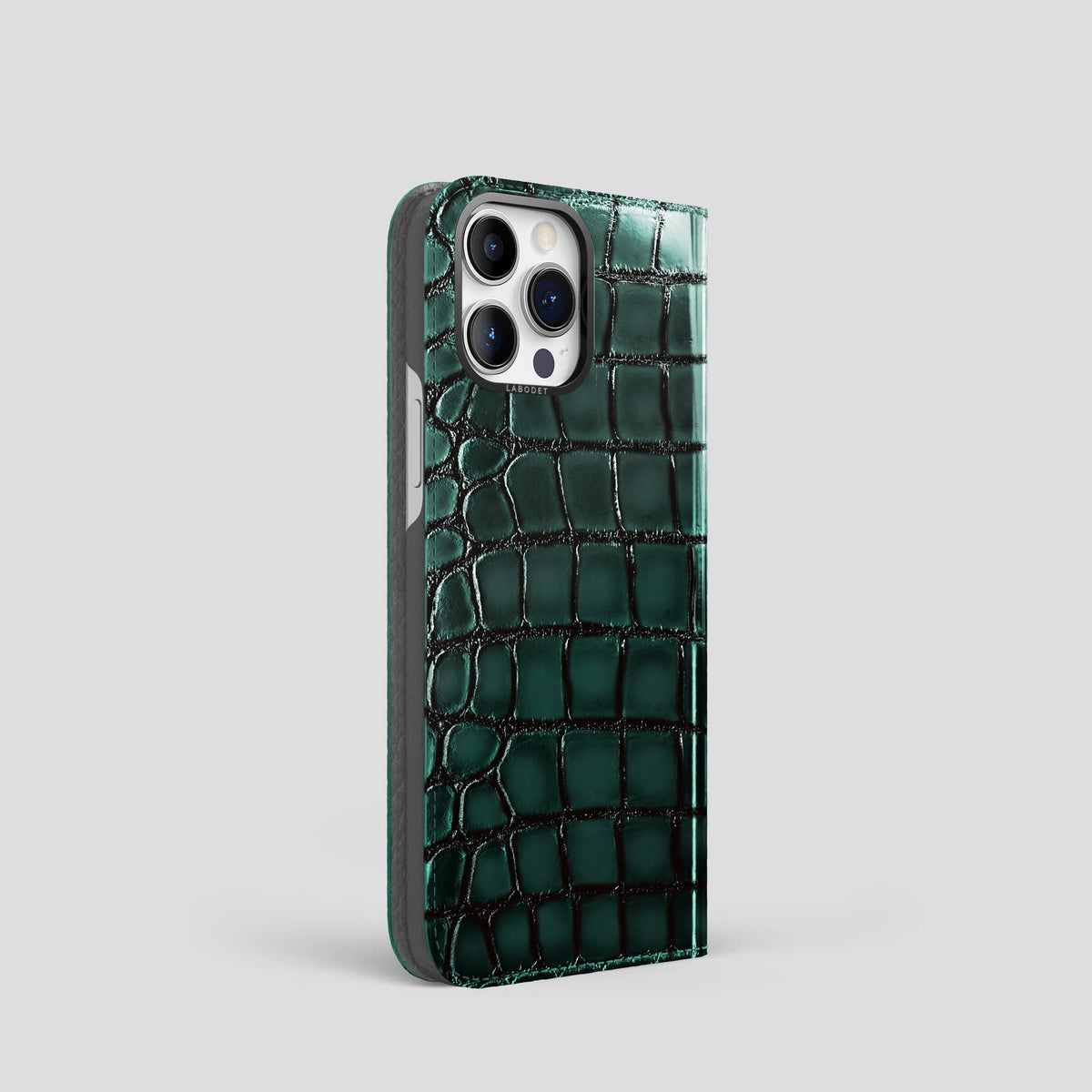 Green iPhone 15 Pro Folio Magsafe Case Patina Alligator with Black Metal -1 | Green-Black