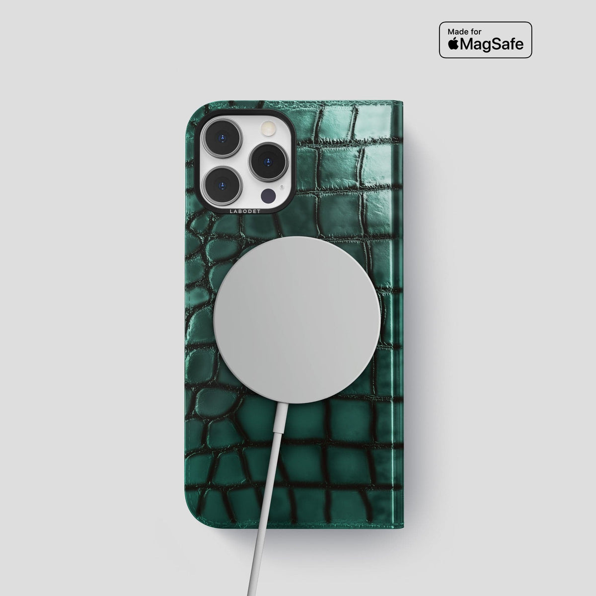 Green iPhone 15 Pro Folio Magsafe Case Patina Alligator with Black Metal -3 | Green-Black