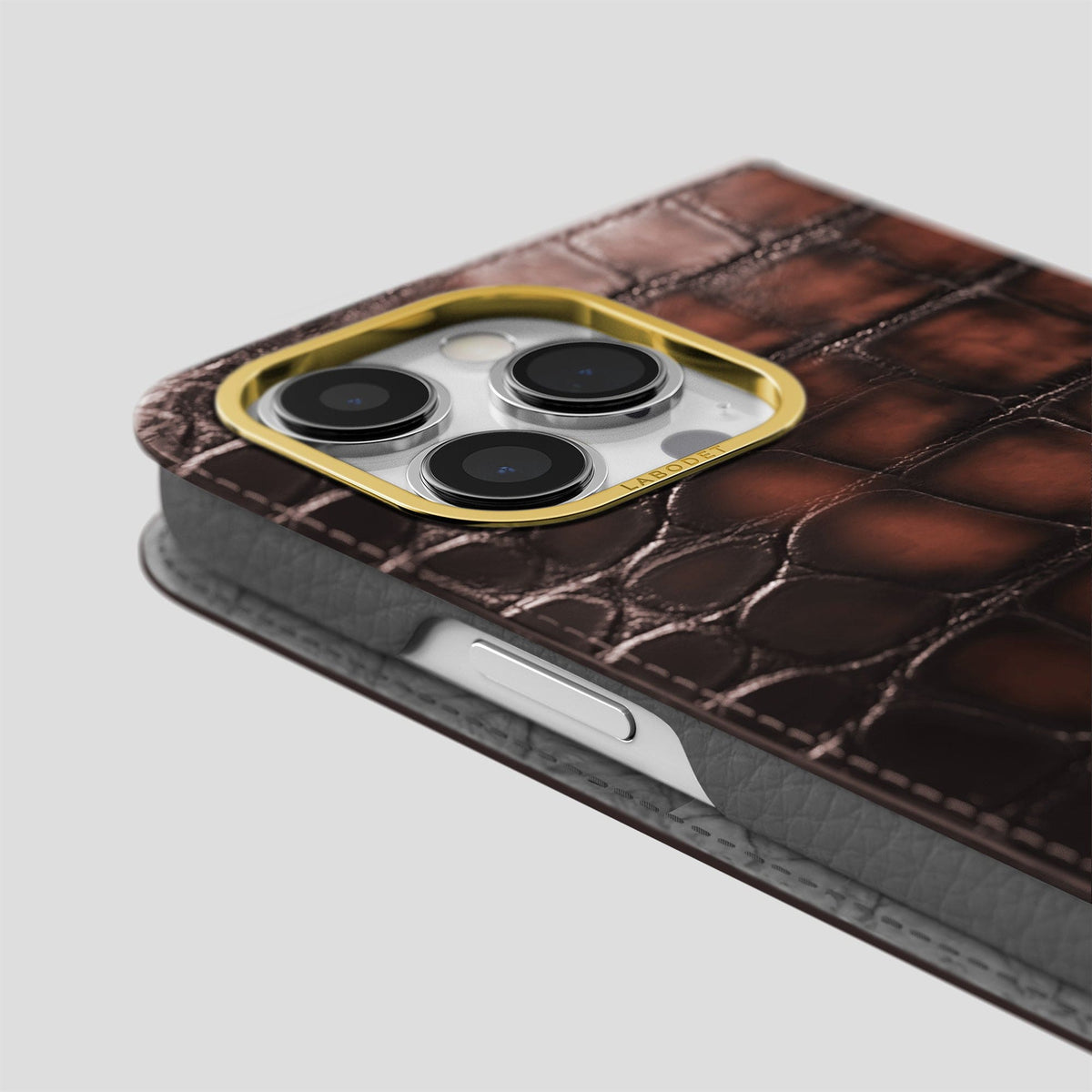 Havana-Brown iPhone 15 Pro Folio Magsafe Case Patina Alligator with Gold Metal -5 | Havana-Brown-Gold