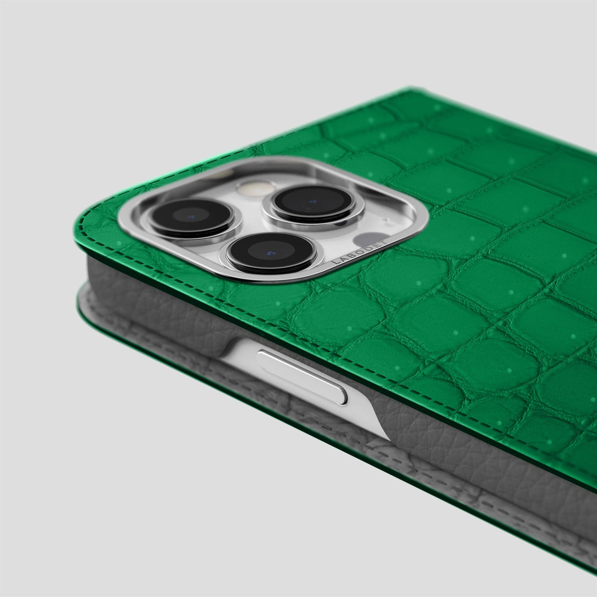 Cactus-Green iPhone 15 Pro Folio Magsafe Case Porosus Crocodile with Steel Metal -5 | Cactus-Green-Steel
