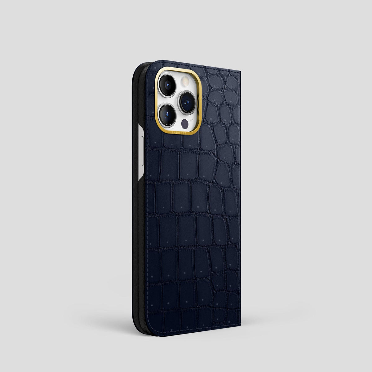 Deep Blue Sea iPhone 15 Pro Folio Magsafe Case Porosus Crocodile with Gold Metal -1 | Deep-Blue-Sea-Gold