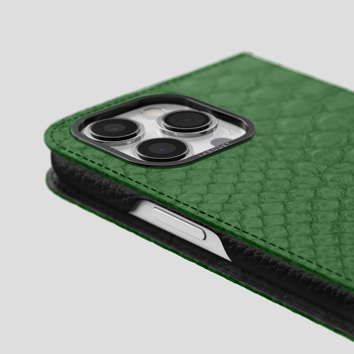 Green iPhone 15 Pro Folio Case Python with Black Metal -5 | Green-Black