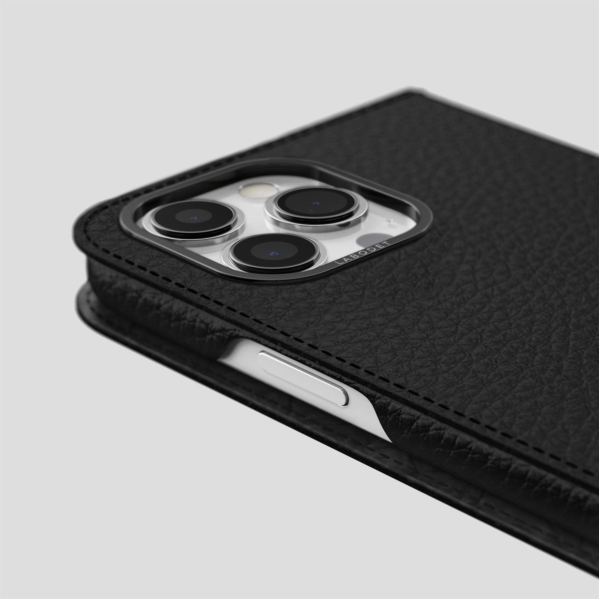 Black iPhone 15 Pro Folio Magsafe Case Calf with Black Metal -5 | Black-Black