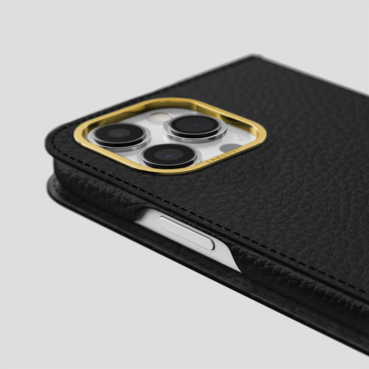 Black iPhone 15 Pro Folio Magsafe Case Calf with Gold Metal -5 | Black-Gold