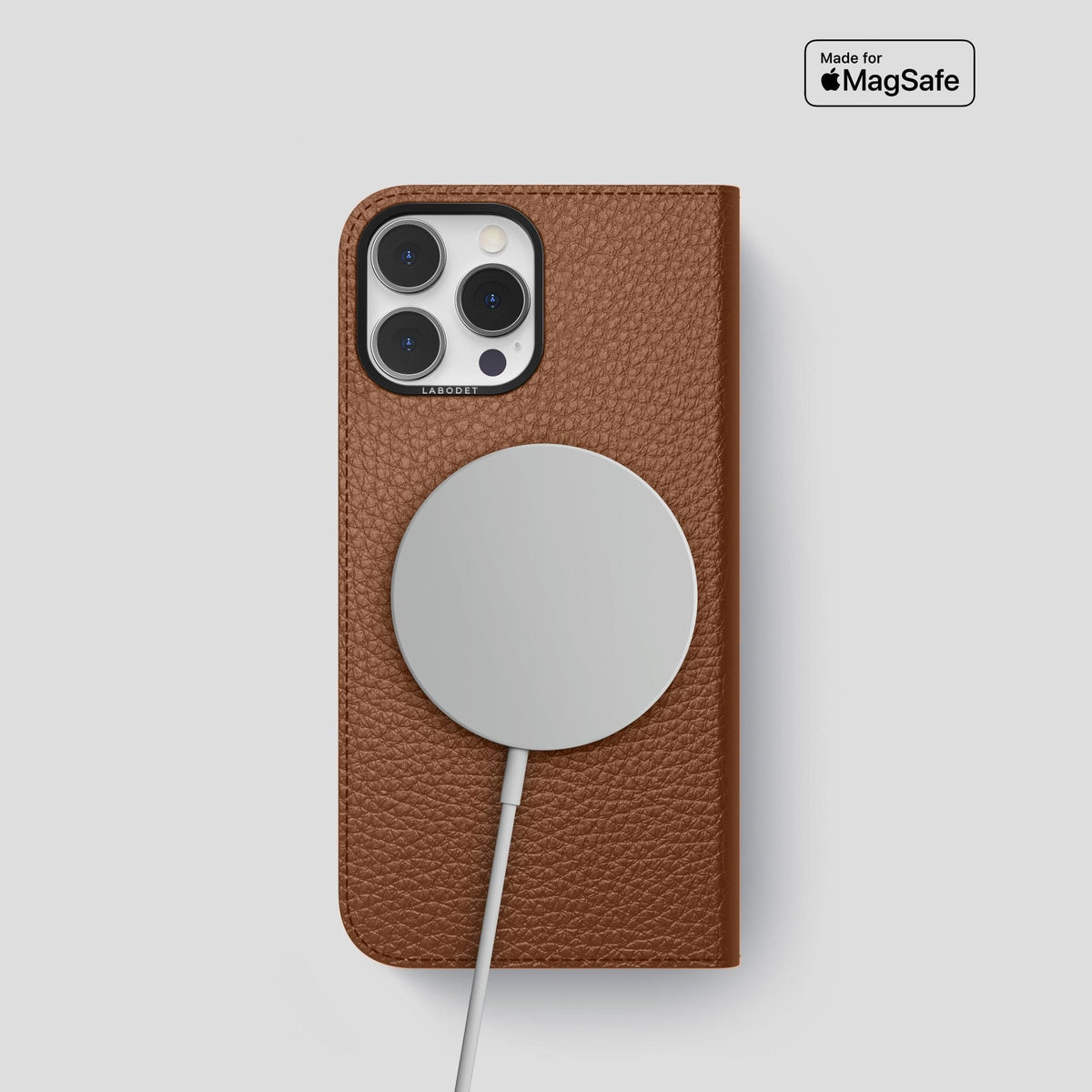 Caramel iPhone 15 Pro Folio Magsafe Case Calf with Black Metal -3 | Caramel-Black