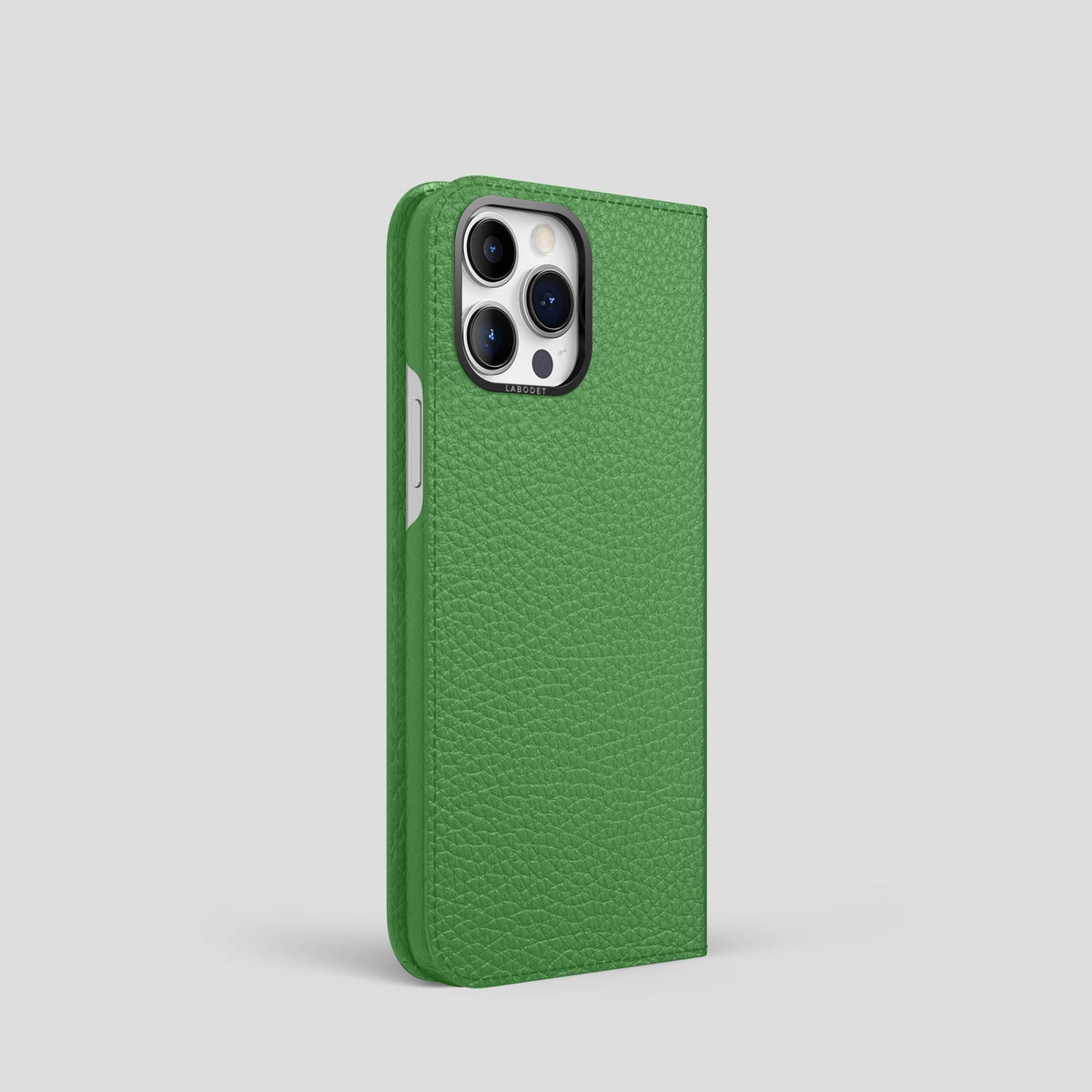 Herb iPhone 15 Pro Folio Magsafe Case Calf with Black Metal -1 | Herb-Black