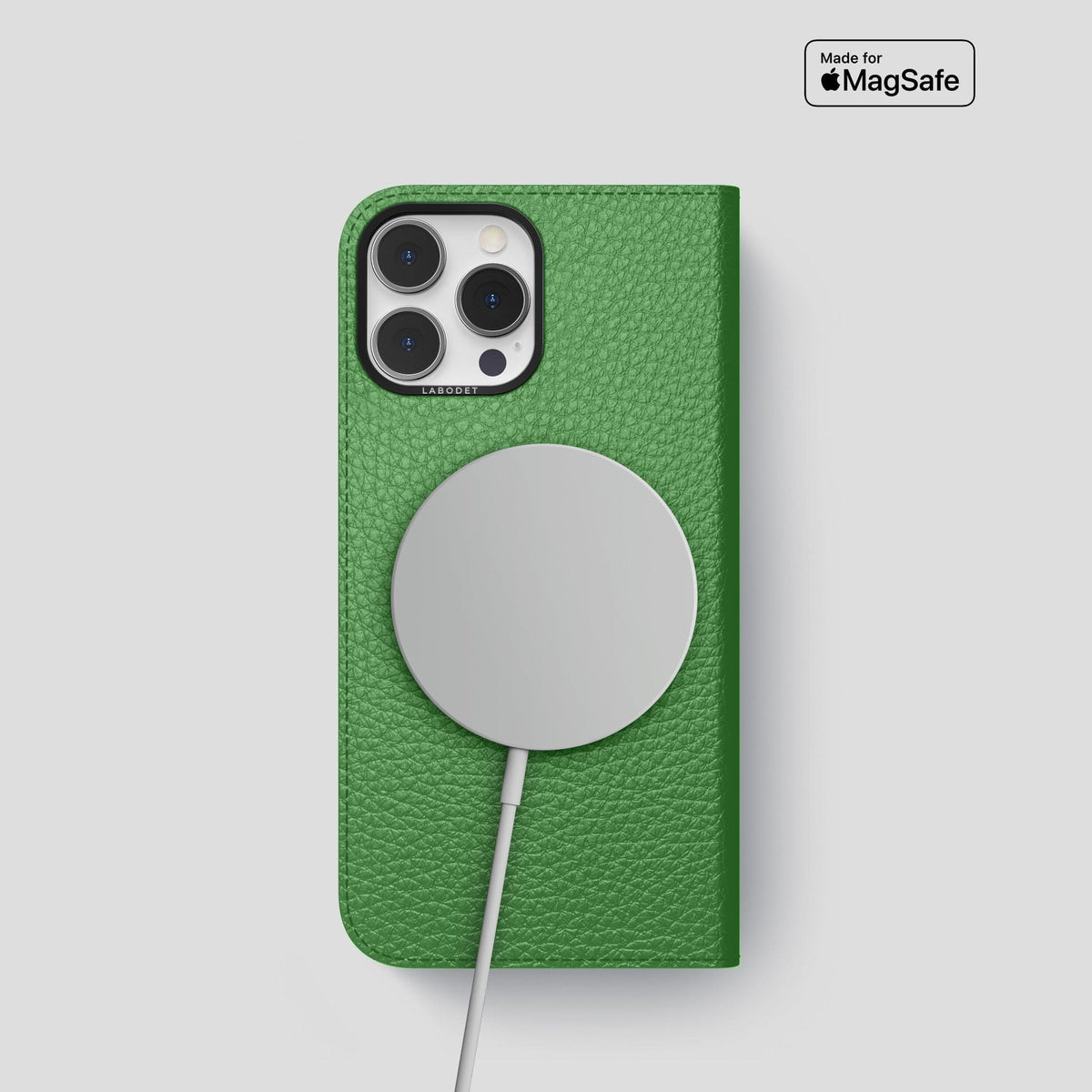 Herb iPhone 15 Pro Folio Magsafe Case Calf with Black Metal -3 | Herb-Black