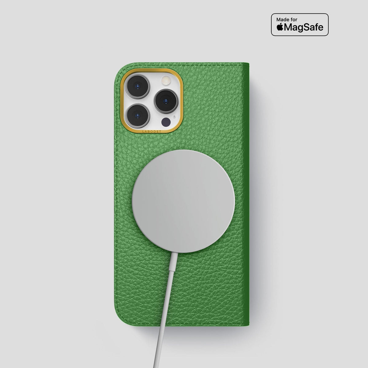Herb iPhone 15 Pro Folio Magsafe Case Calf with Gold Metal -3 | Herb-Gold
