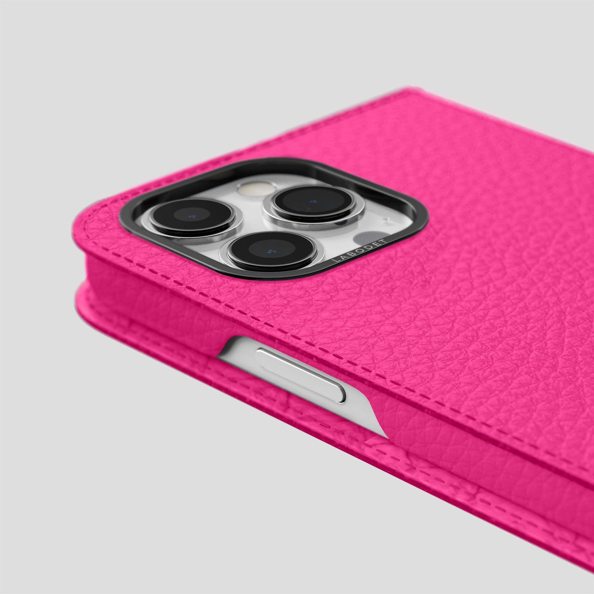 Magenta iPhone 15 Pro Folio Magsafe Case Calf with Black Metal -5 | Magenta-Black