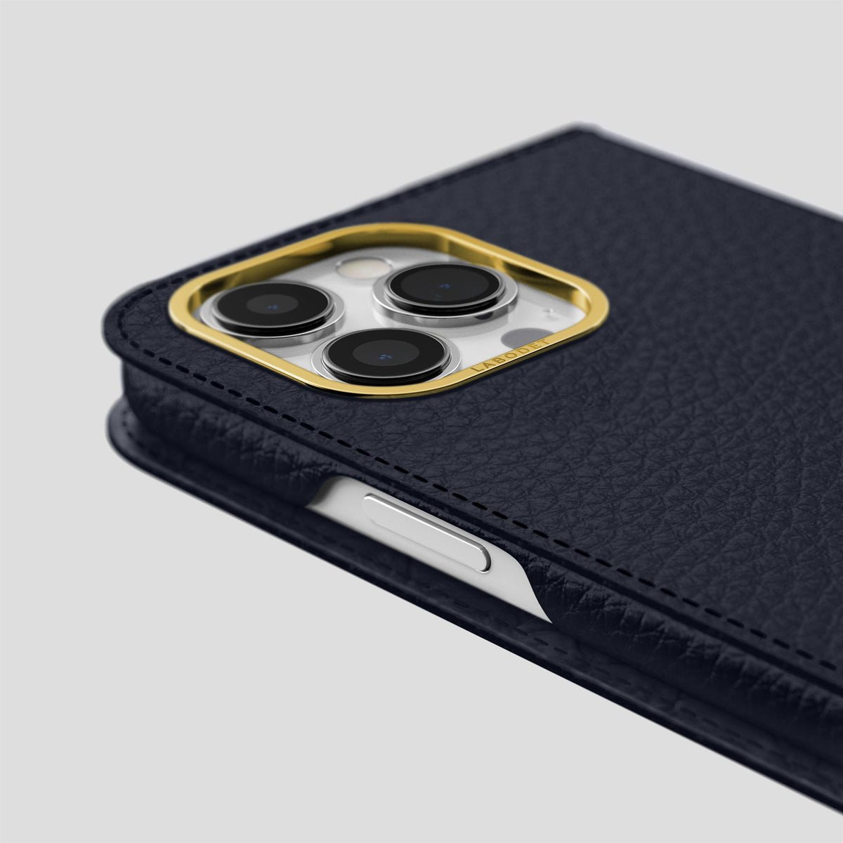 Marine iPhone 15 Pro Folio Magsafe Case Calf with Gold Metal -5 | Marine-Gold