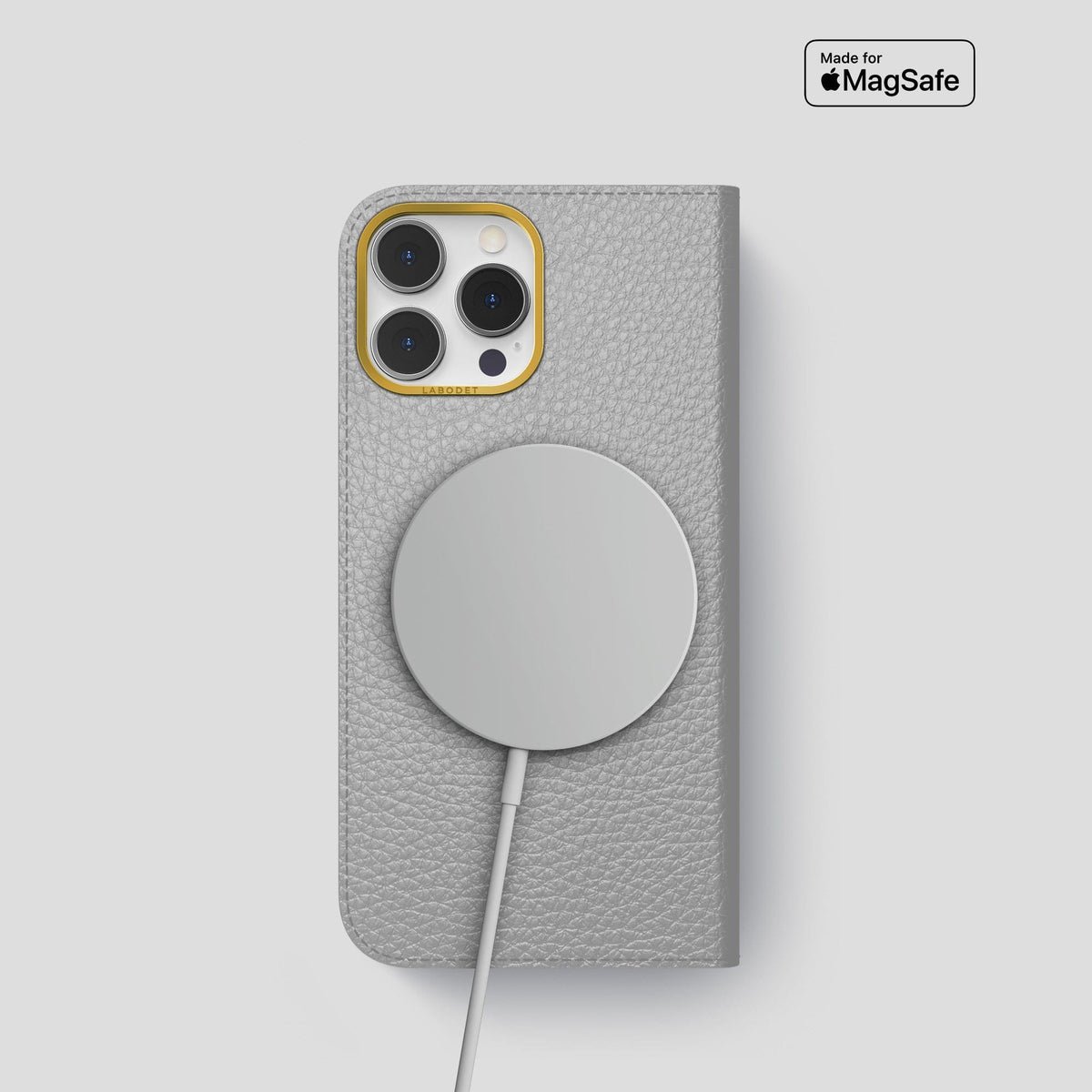 Nuage iPhone 15 Pro Folio Magsafe Case Calf with Gold Metal -3 | Nuage-Gold