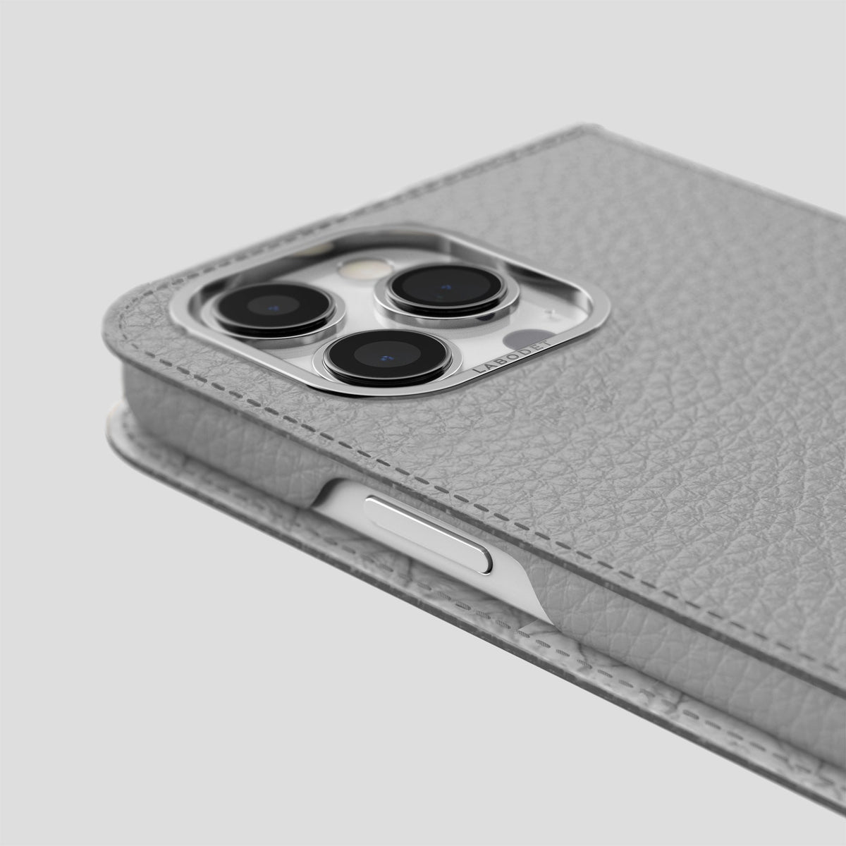 Nuage iPhone 15 Pro Folio Magsafe Case Calf with Steel Metal -5 | Nuage-Steel