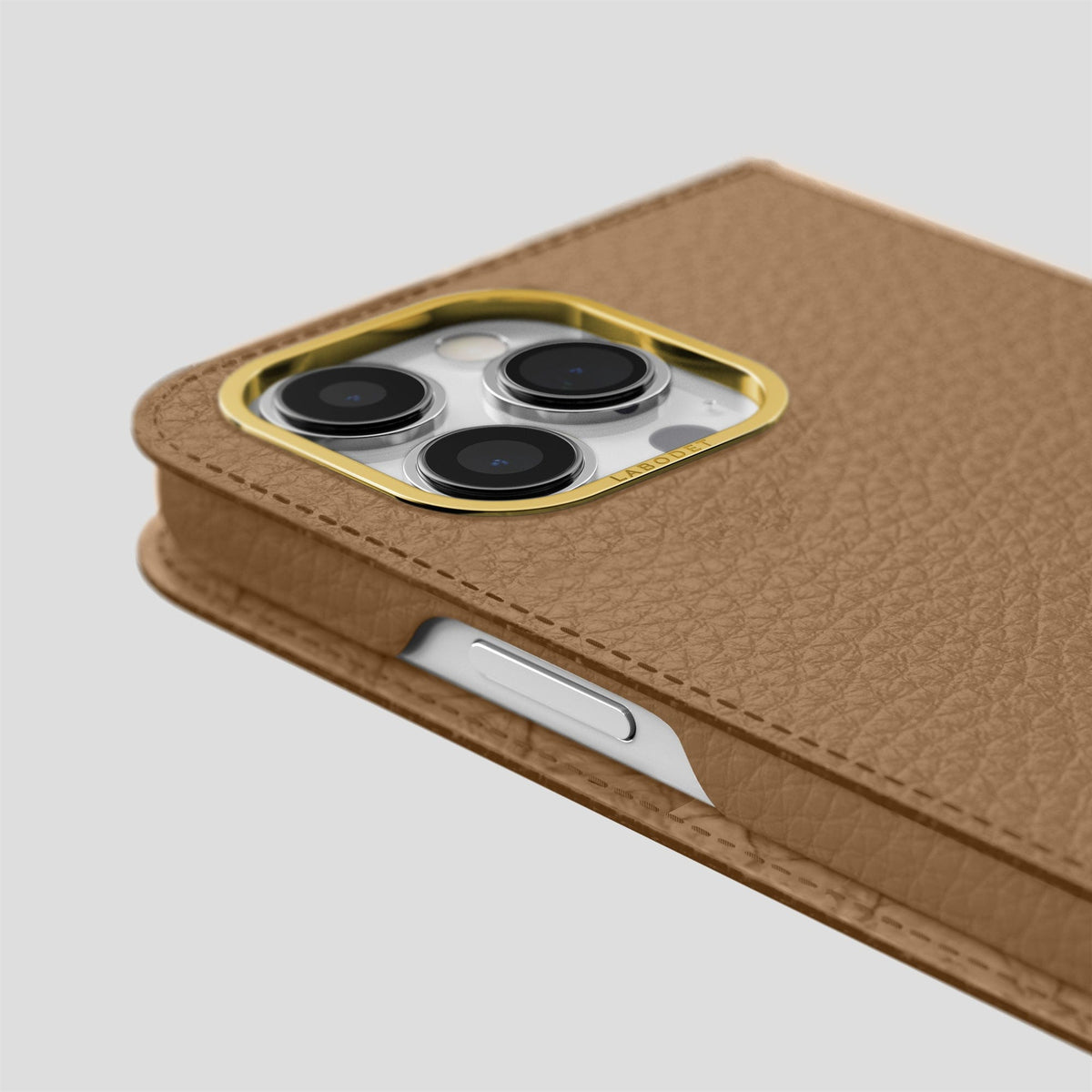 Taupe iPhone 15 Pro Folio Magsafe Case Calf with Gold Metal -5 | Taupe-Gold
