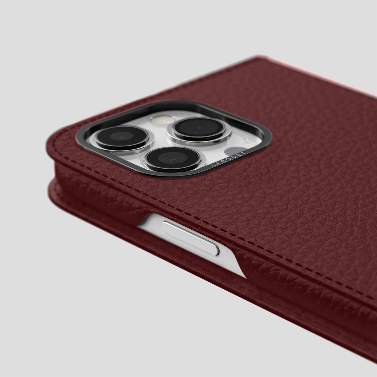 Bordeaux iPhone 15 Pro Max Folio Magsafe Case Calf with Black Metal -5 | Bordeaux-Black