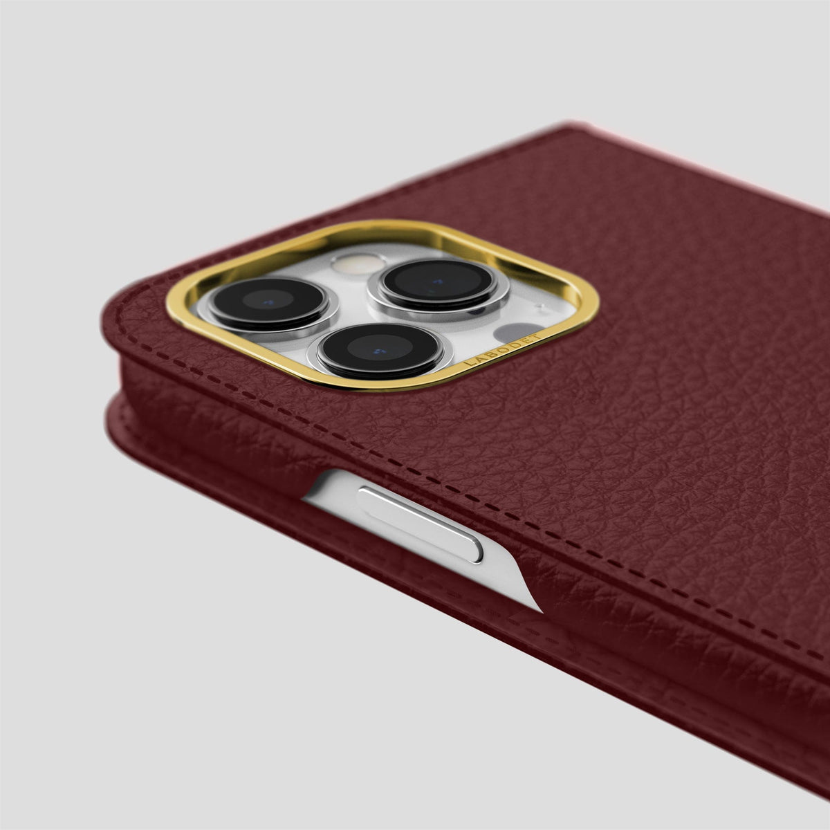 Bordeaux iPhone 15 Pro Max Folio Magsafe Case Calf with Gold Metal -5 | Bordeaux-Gold