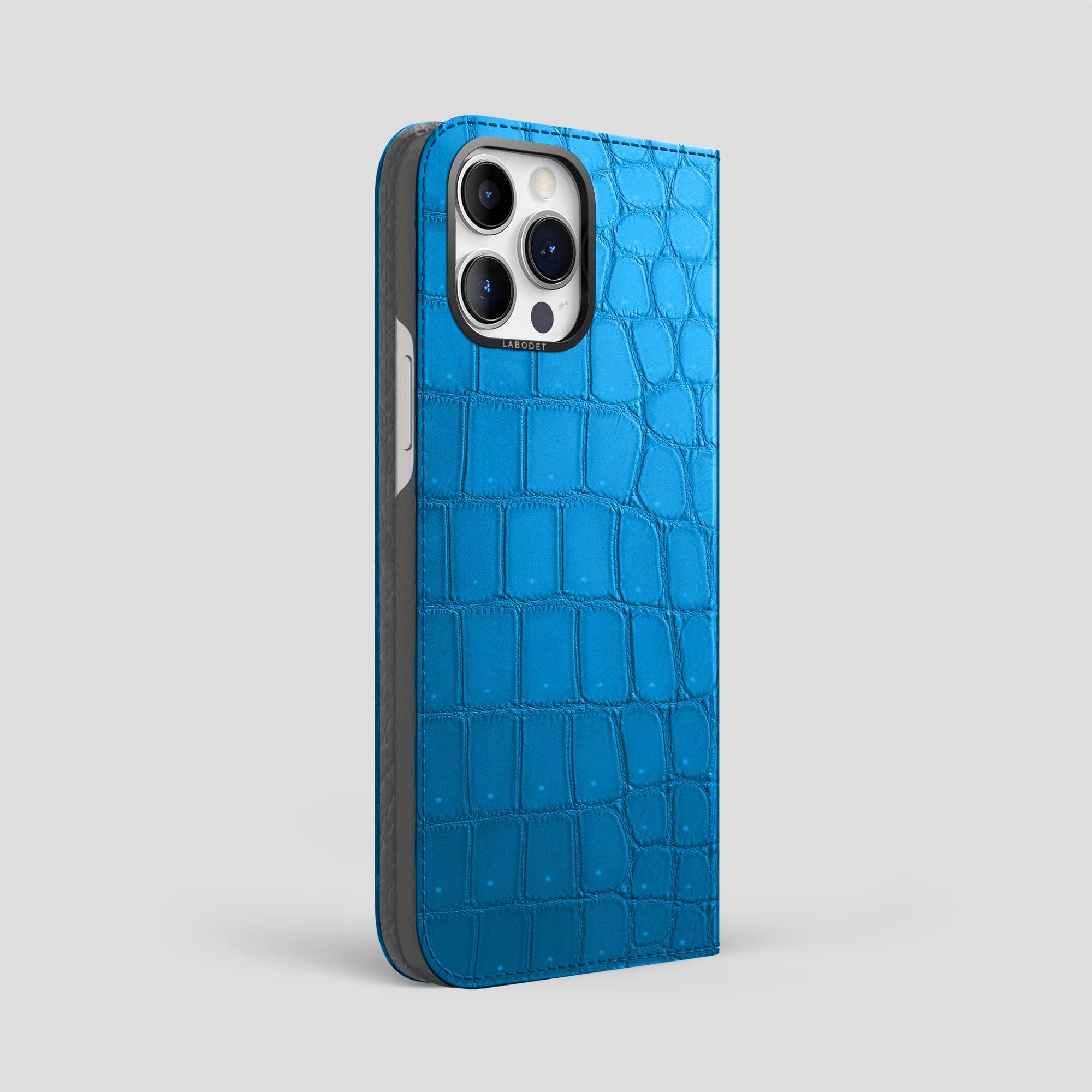 レディディオール　iPhone15proケース　クラウドブルー Folio Case For iPhone 15 Pro Max In Porosus Crocodile – Labodet