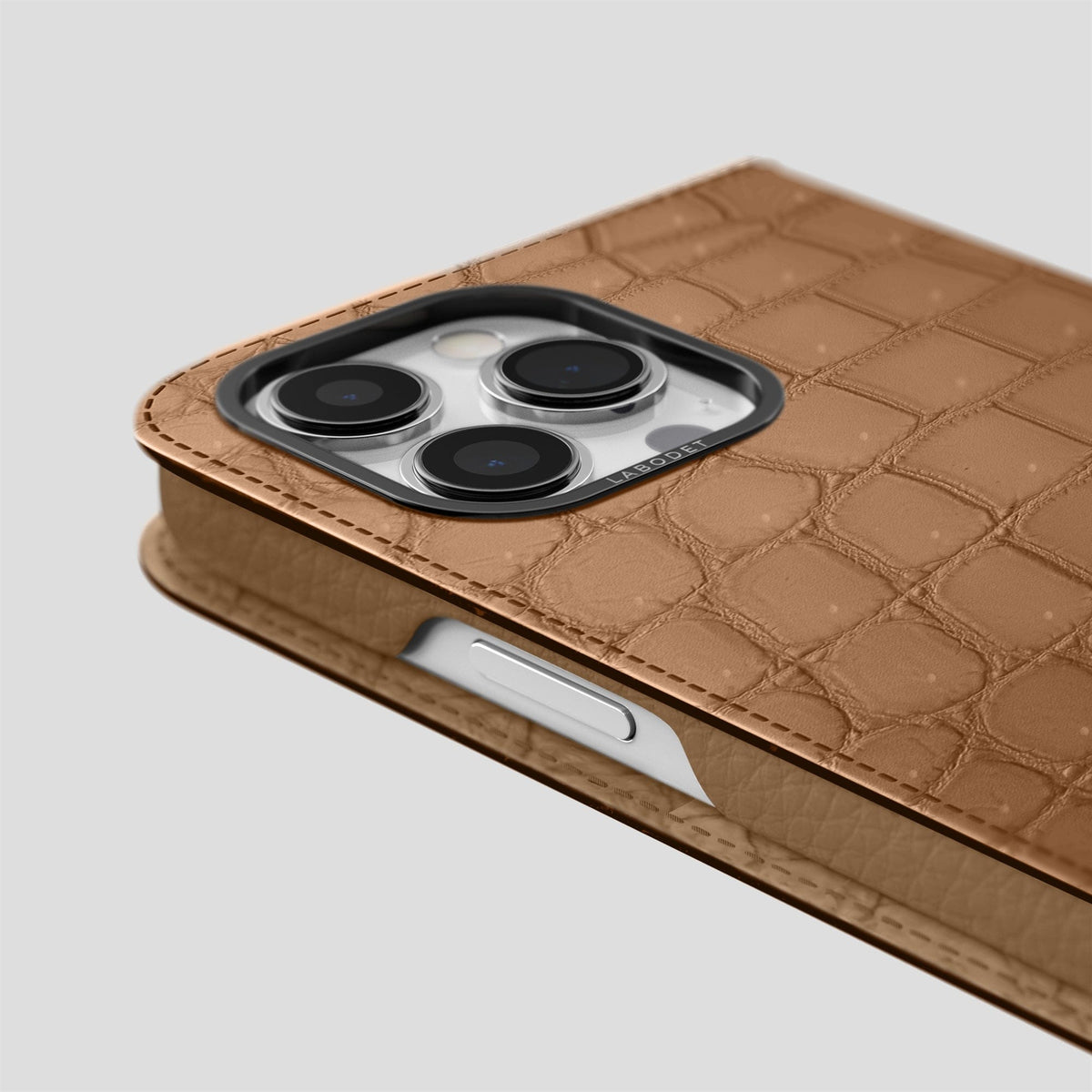Milk-Chocolate iPhone 15 Pro Folio Case Porosus Crocodile with Black Metal -5 | Milk-Chocolate-Black