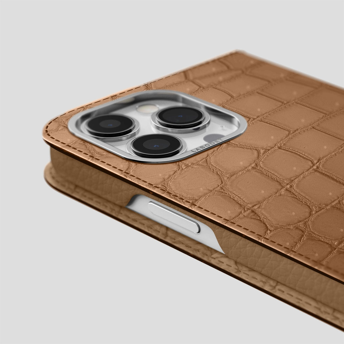 Milk-Chocolate iPhone 15 Pro Folio Case Porosus Crocodile with Steel Metal -5 | Milk-Chocolate-Steel