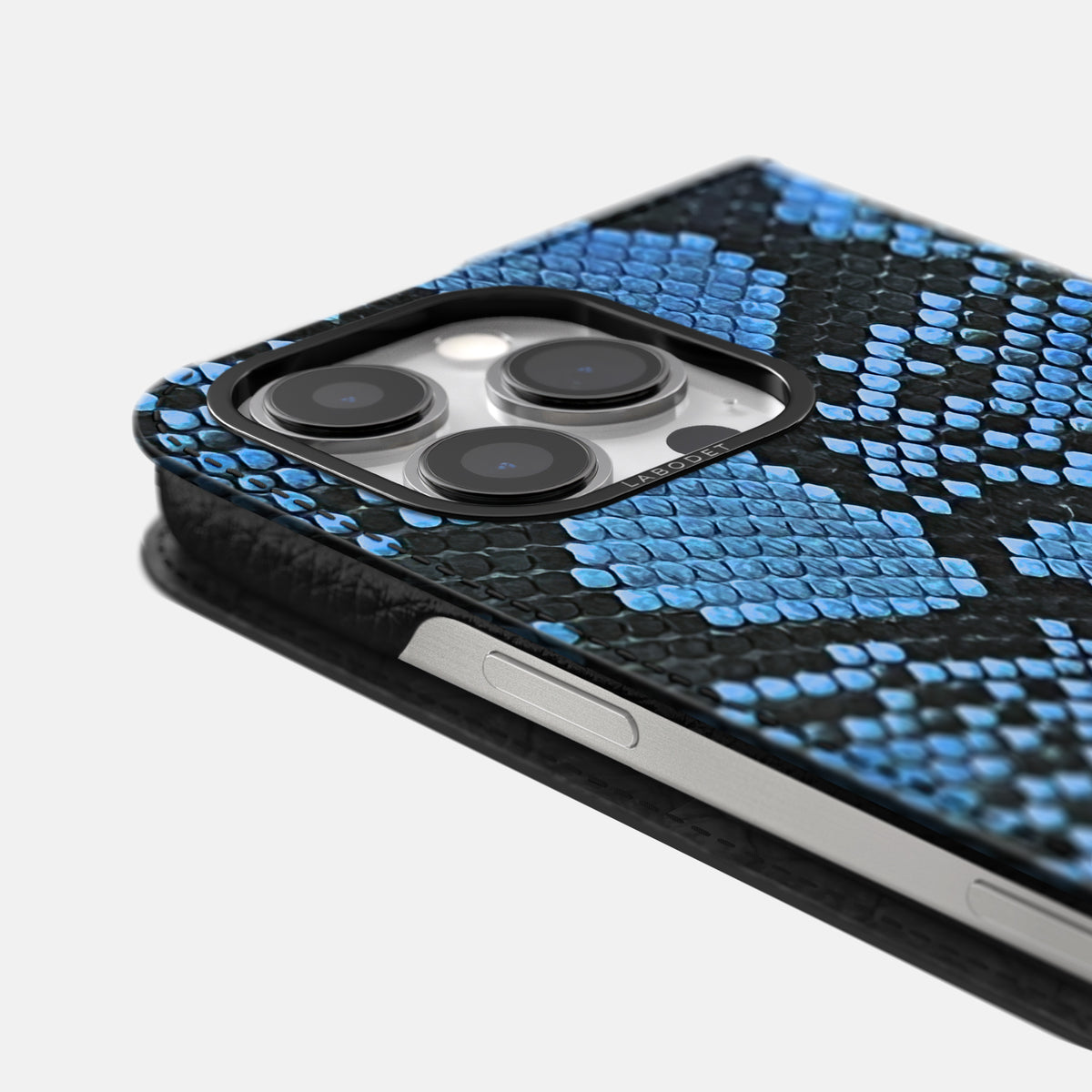 Blue-Jeans iPhone 16 Pro Max Folio Case In Python with Black Metal -5 | Blue-Jeans-Black