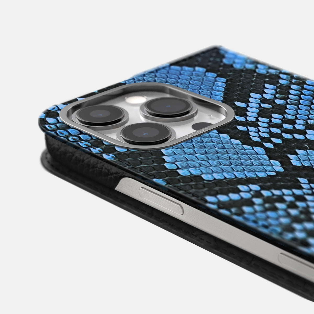 Blue-Jeans iPhone 16 Pro Max Folio Case In Python with Steel Metal -5 | Blue-Jeans-Steel