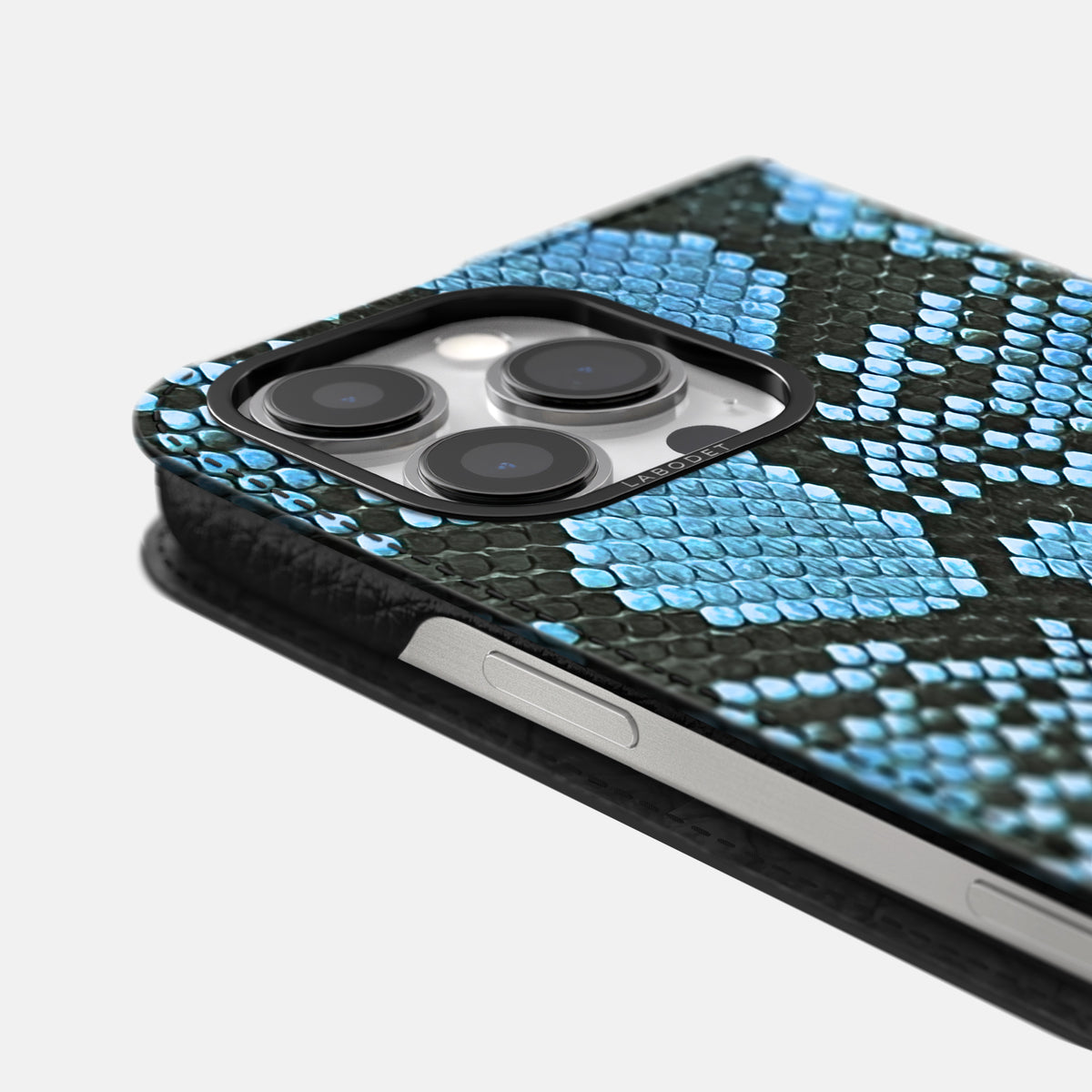 Pacific Blue iPhone 16 Pro Max Folio Case In Python with Black Metal -5 | Pacific-Blue-Black