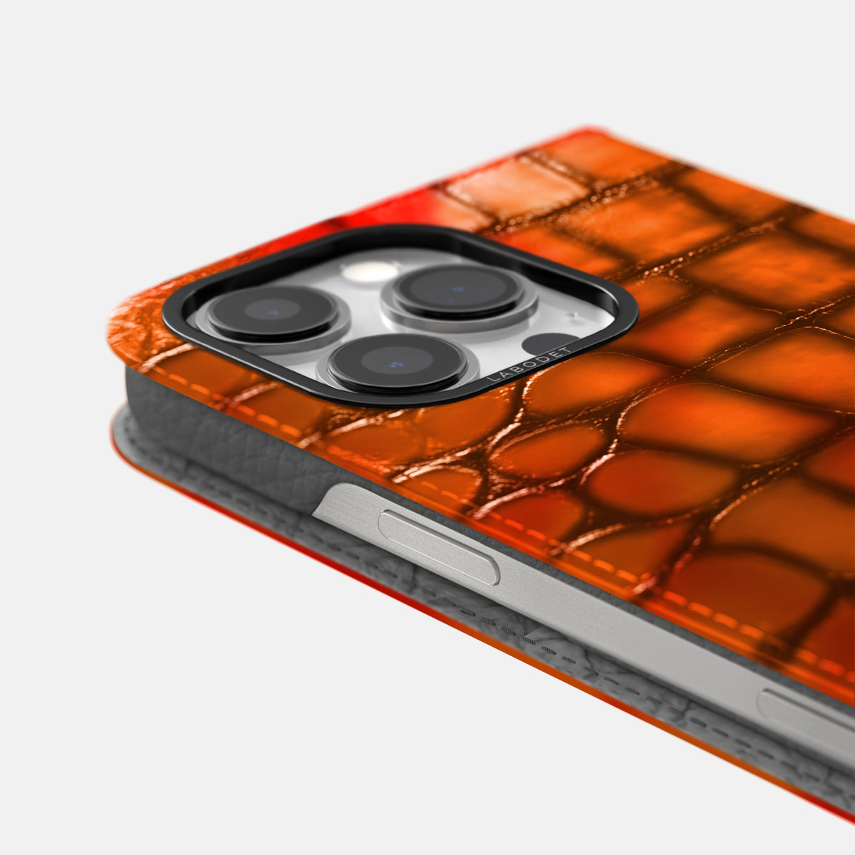 Clay-Court iPhone 16 Pro Folio Magsafe Case Patina Alligator with Black Metal -5 | Clay-Court-Black