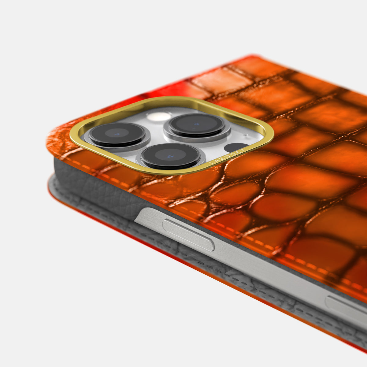 Clay-Court iPhone 16 Pro Folio Magsafe Case Patina Alligator with Gold Metal -5 | Clay-Court-Gold
