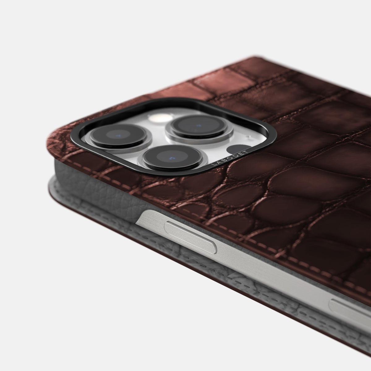 Grape-Wine iPhone 16 Pro Folio Magsafe Case Patina Alligator with Black Metal -5 | Grape-Wine-Black