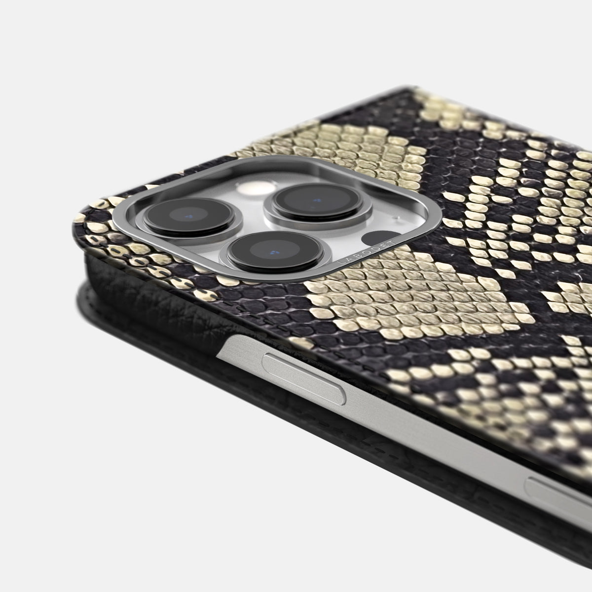 Savannah iPhone 16 Pro Folio Case In Python with Steel Metal -5 | Savannah-Steel