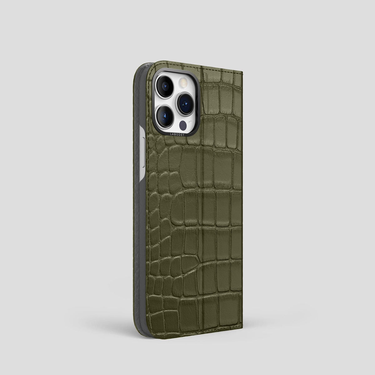 Kaki-Green iPhone 15 Pro Folio Stand Alligator with Black Metal -1 | Kaki-Green-Black