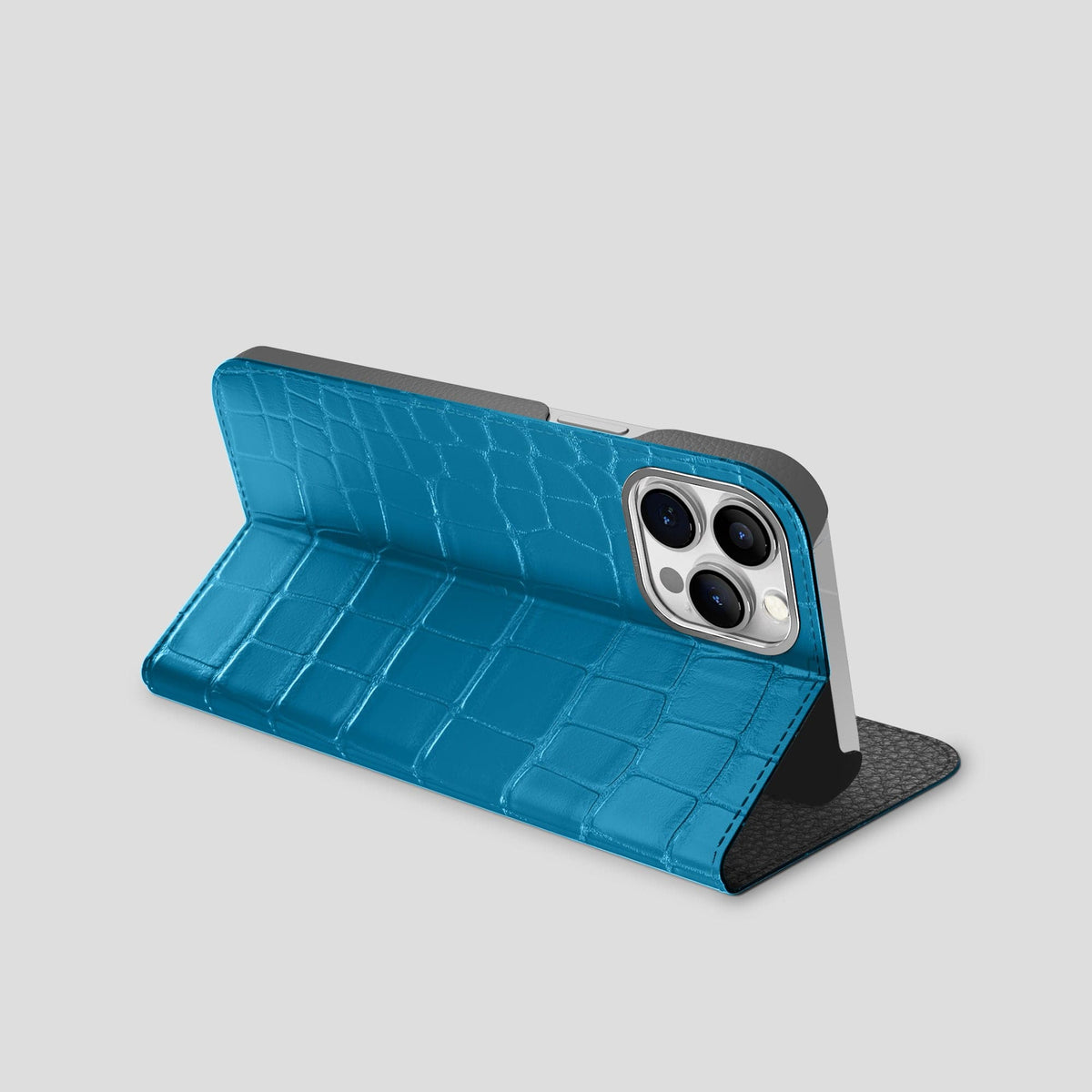 Curaçao-Blue iPhone 15 Pro Max Folio Stand Alligator with Steel Metal -3 | Curaçao-Blue-Steel
