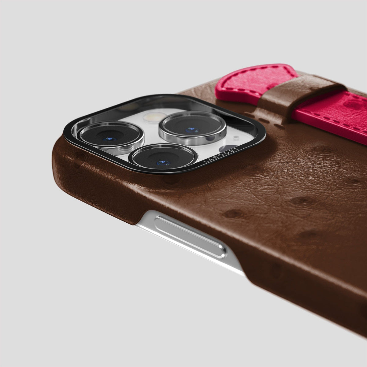 Chocolate-Bordeaux iPhone 14 Pro Max Handle Case Colore Ostrich with Black Metal -1 | Chocolate-Bordeaux-Black