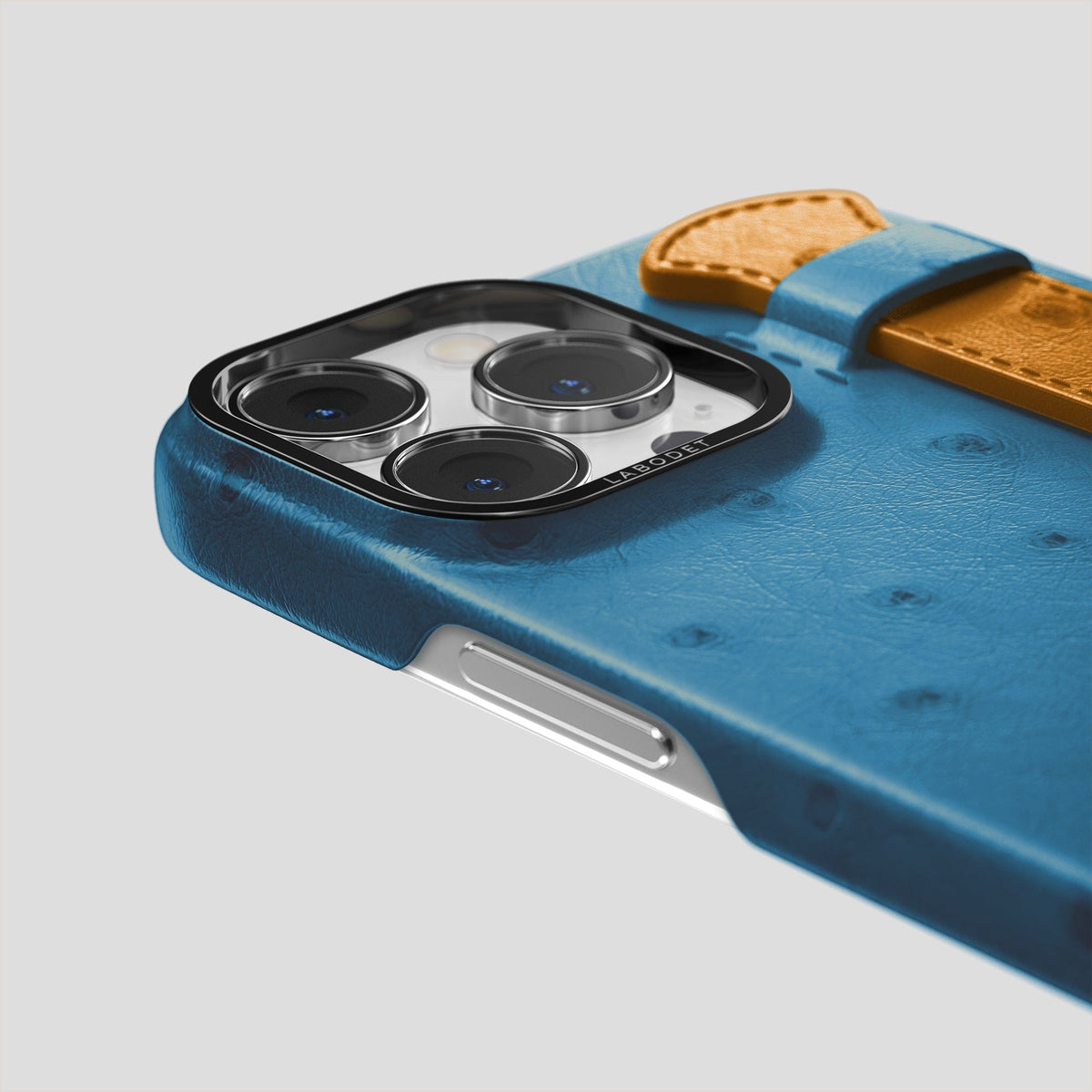 Blue-Jeans-Chestnut iPhone 15 Pro Max Handle Case Colore Ostrich with Black Metal -6 | Blue-Jeans-Chestnut-Black
