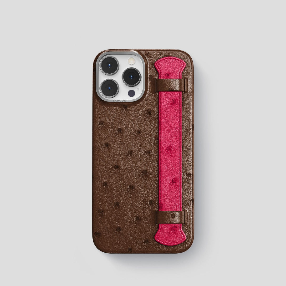 Chocolate-Bordeaux iPhone 15 Pro Handle Case Colore Ostrich with Steel Metal -1 | Chocolate-Bordeaux-Steel
