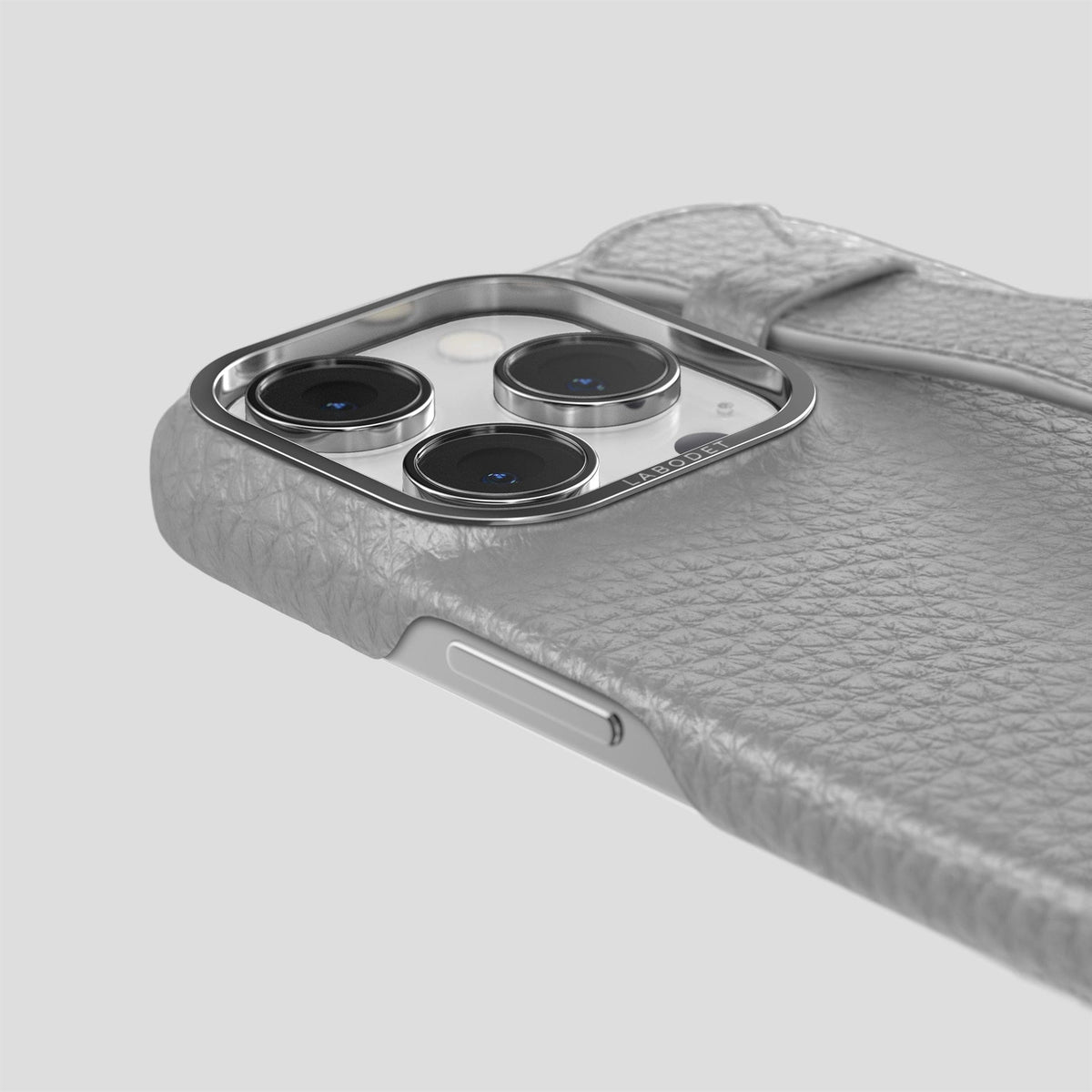 Nuage iPhone 15 Pro Strap Case Calf with Steel Metal -6 | Nuage-Steel